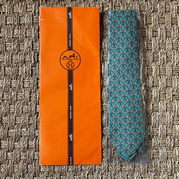 Hermes Other - NWT Hermes printed silk twill tie in crest pattern in spearmint, apricot & lilac